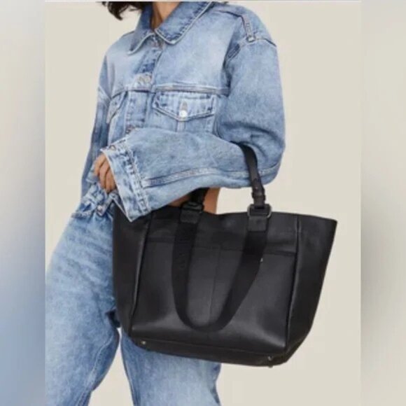 Elegant Black Tote Bag - Picture 1 of 10